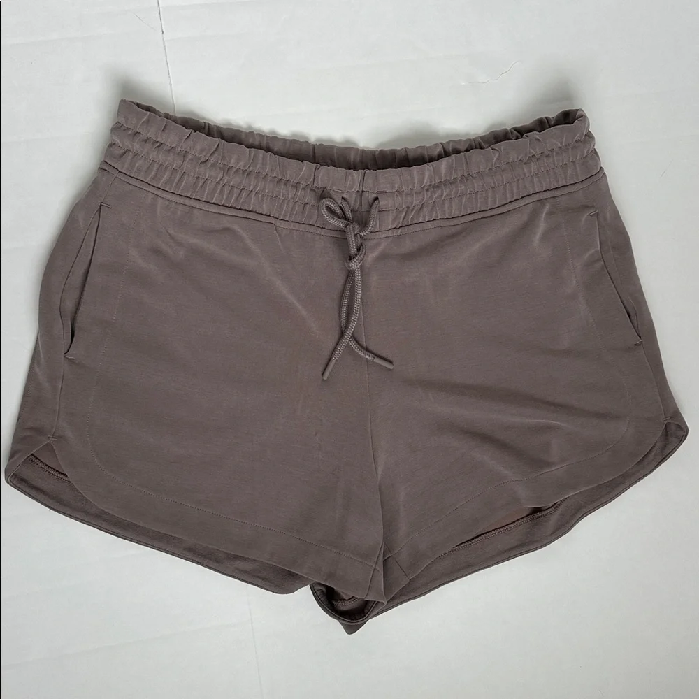 Athleta Seasoft Midrise 4” Drawstring Active Shorts in Taupe - Picture 5 of 8
